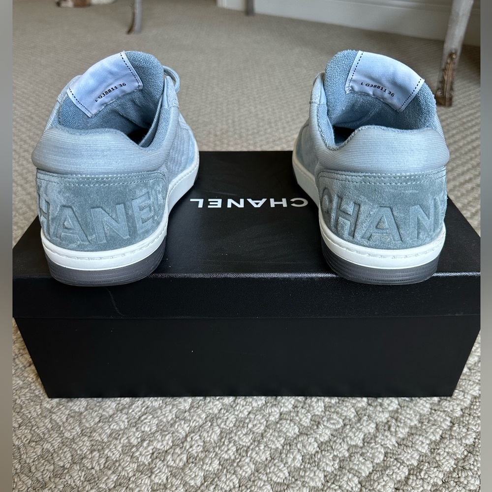 GORGEOUS CHANEL LIGHT BLUE BLUE SNEAKERS FROM 2022 SPRING/SUMMER. SIZE 36. - Picture 7 of 8